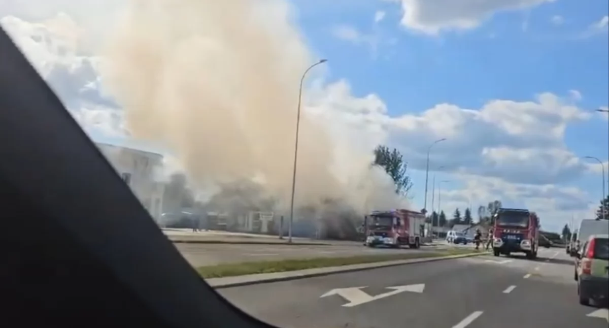 Płonie budynek przy ul. Lwowskiej w Przemyślu [NAGRANIE OD CZYTELNIKA]