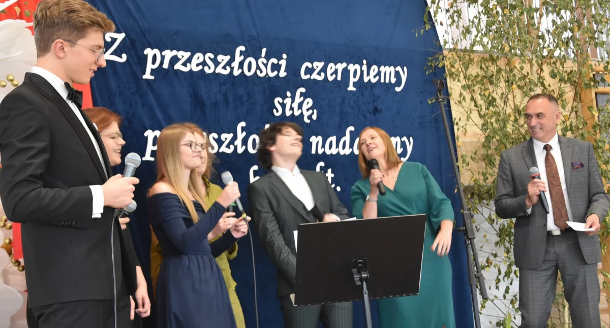 Zespół Szkół wypuścił spod swoich skrzydeł prawie 16 tysięcy absolwentów [ZDJĘCIA]