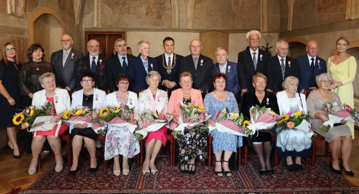 Jubileuszowe pary. Ich życiowy przykład to nieoceniona wartość [ZDJĘCIA]