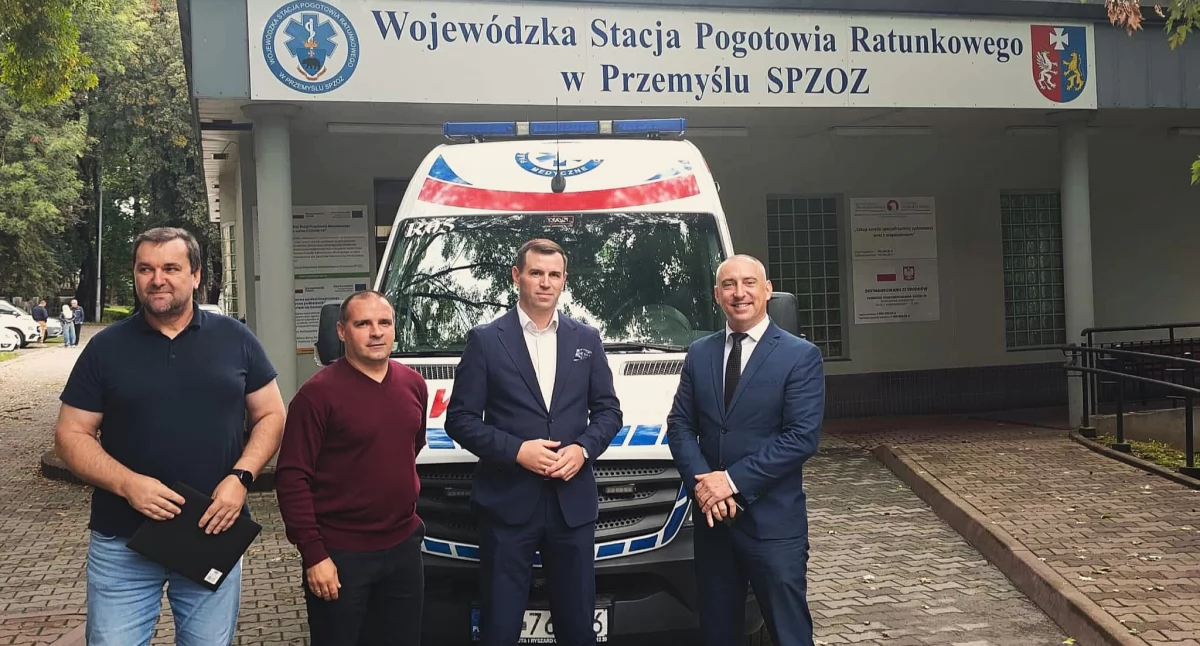 Przemyskie karetki służą innym