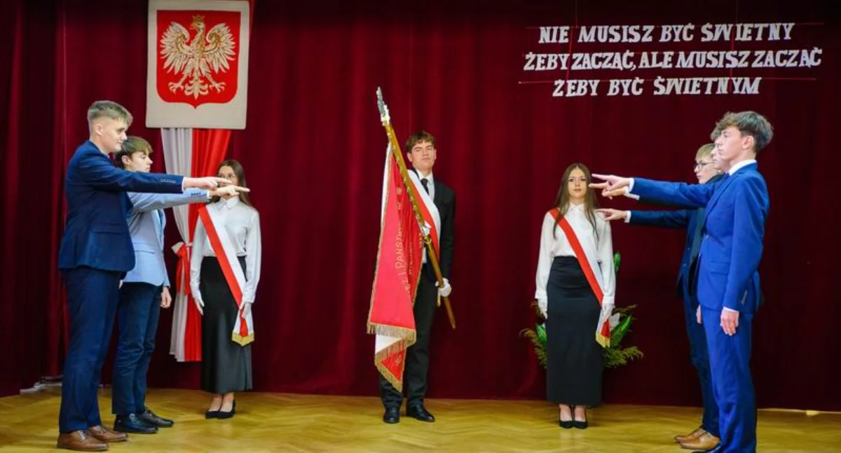 W murach „Słowaka” odbyło się pasowanie pierwszoklasistów [ZDJĘCIA]