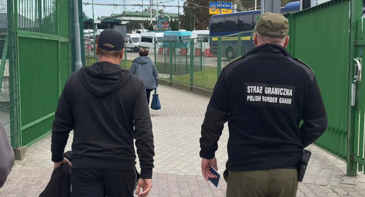 Pod konwojem funkcjonariuszy zostali doprowadzeni do granicy. Przebywali w Polsce nielegalnie