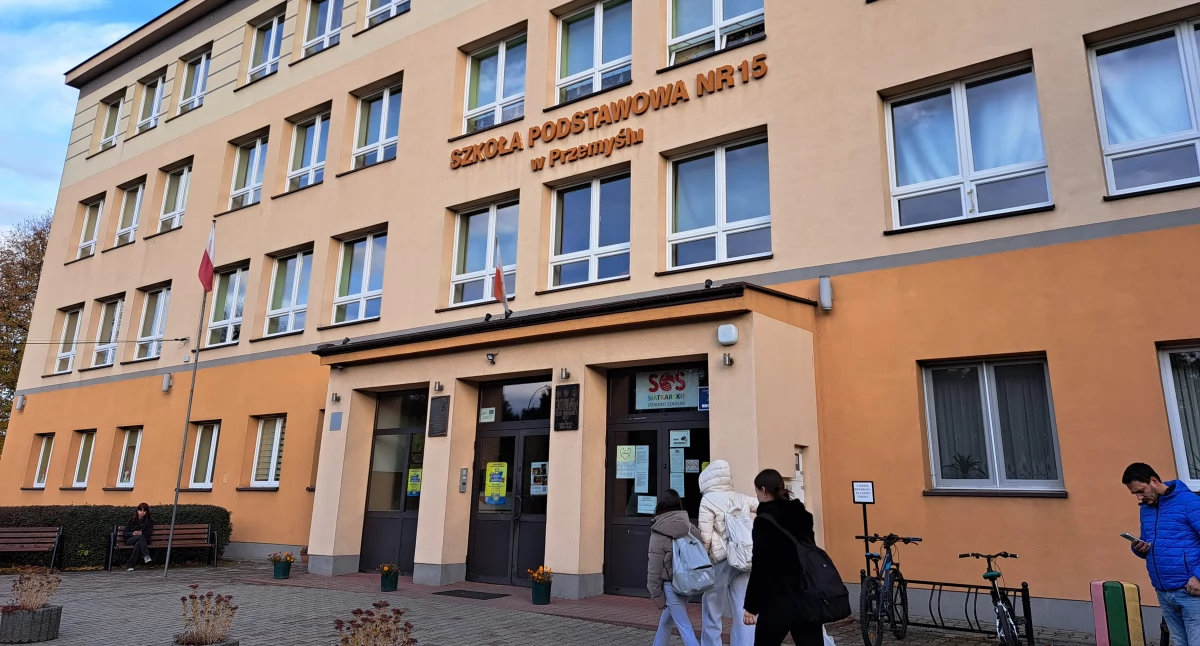 Czy „Piętnastka” doczeka się hali sportowej? Miasto zapowiada pierwszy krok