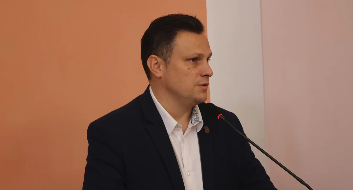 Radni ustalili nową stawkę pensji burmistrza