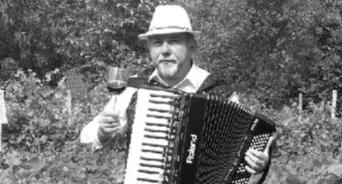 Wypatrujcie człowieka z akordeonem. Odszedł Henryk Rudawski  (ur. 7.03.1956, zm. 28.10.2025)
