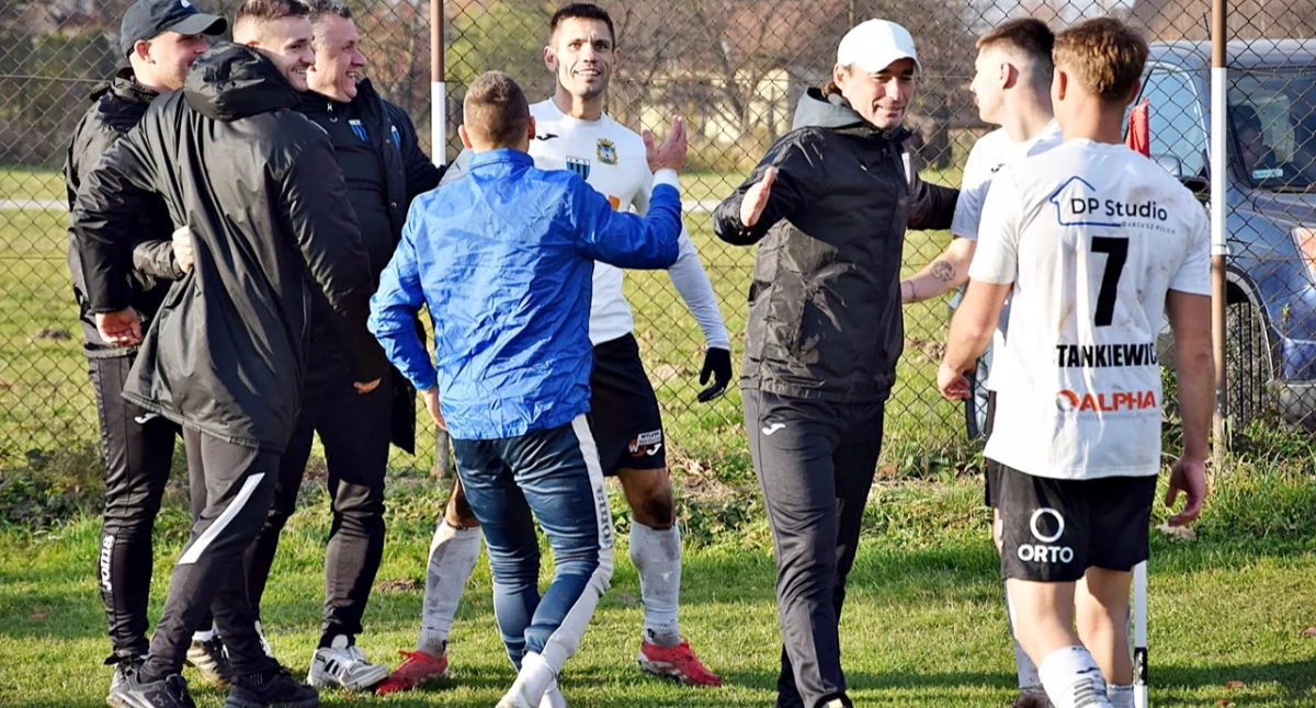 JKS Jarosław mistrzem jesieni! 13. wygrana z rzędu. Cenny remis Polonii Przemyśl