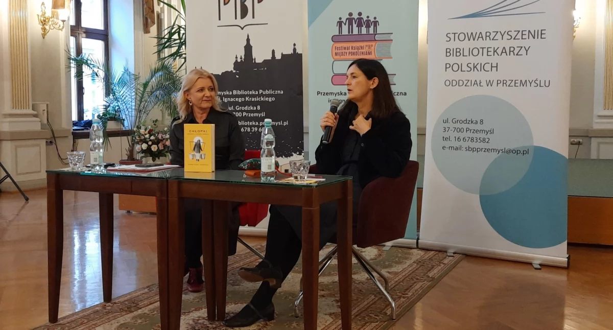  O służących i chłopkach. Przemyska Biblioteka Publiczna gościła Joannę Kuciel-Frydryszak, autorkę bestsellerowych biografii historycznych 