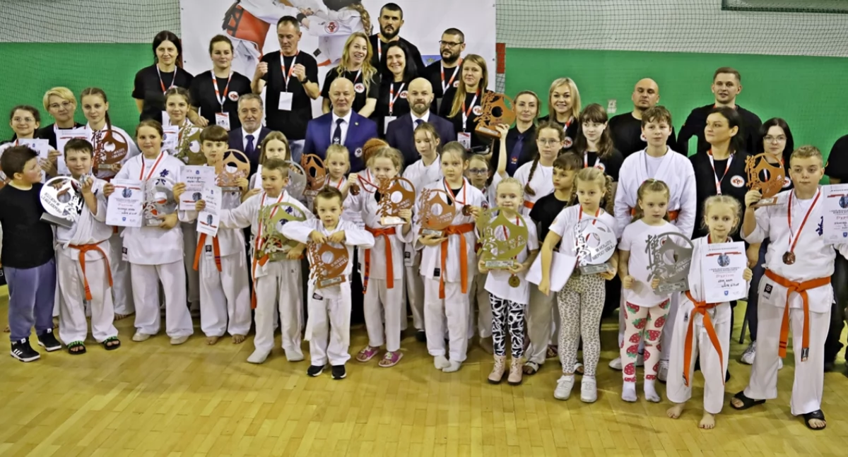 W hołdzie Niepodległej. Karatecy uczcili Święto Niepodległości [ZDJĘCIA]