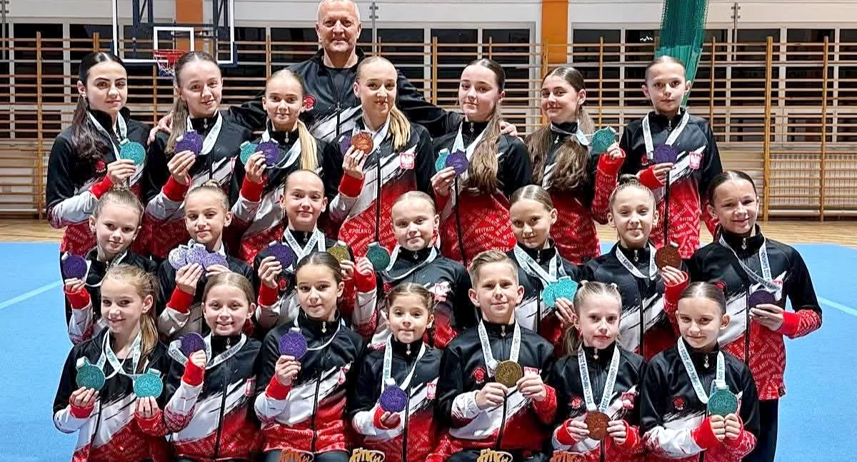 Niesamowity występ Akrobatyki Fit Kid Przemyśl-Żurawica. Pięć medali, dwójka mistrzów Europy!