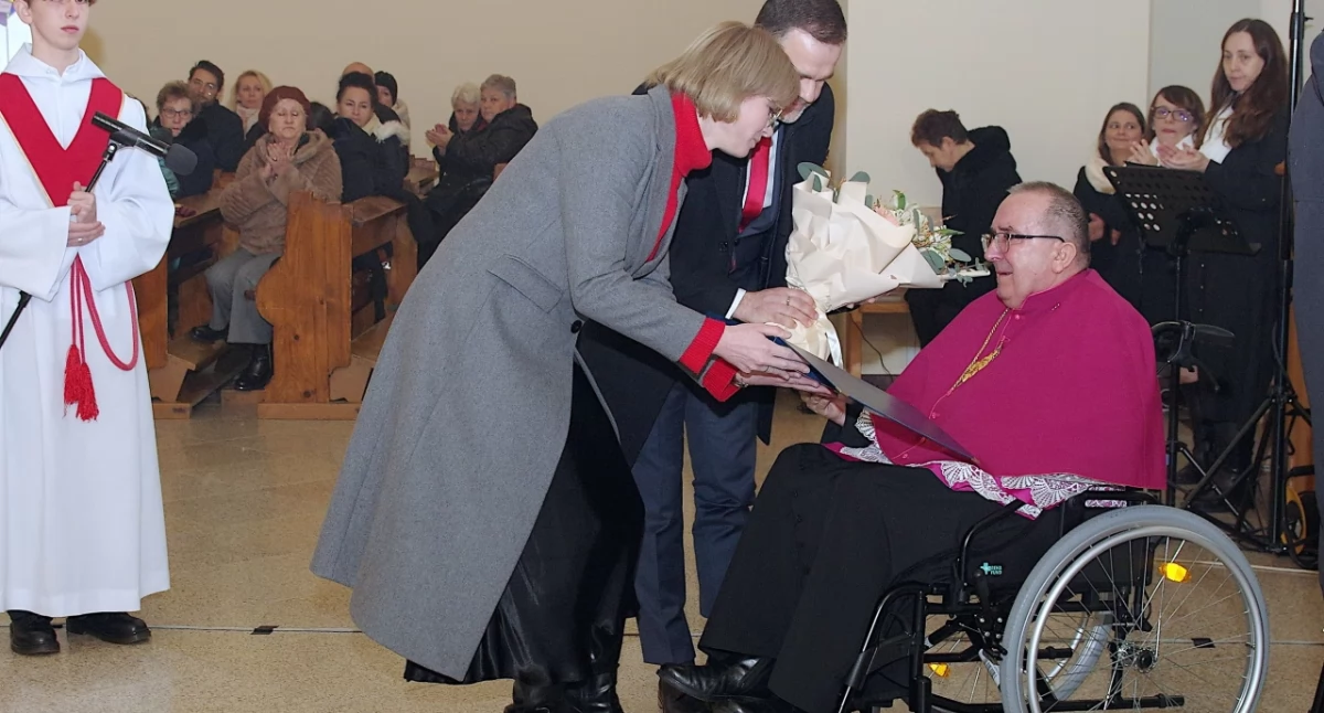 Ks. Jan Miazga z tytułem zasłużony dla powiatu przeworskiego 