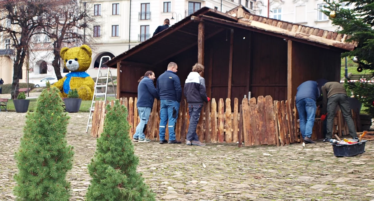 Miasto się stroi przed świętami [ZDJĘCIA]