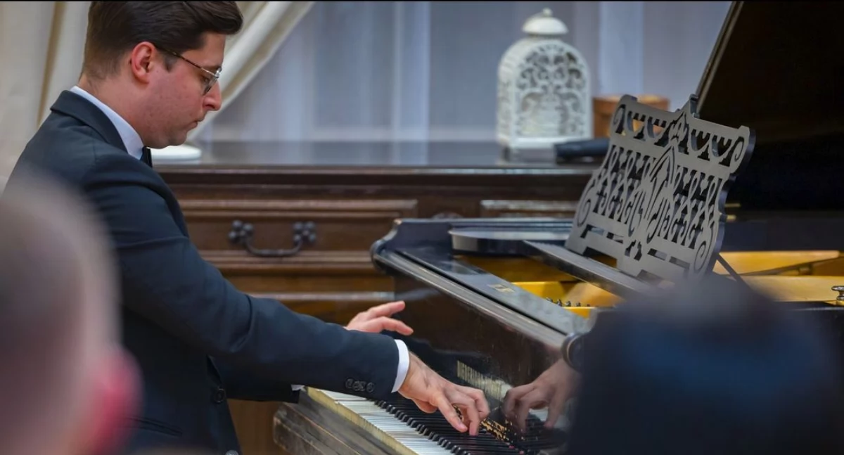 Fryderyk Chopin w pałacowych wnętrzach
