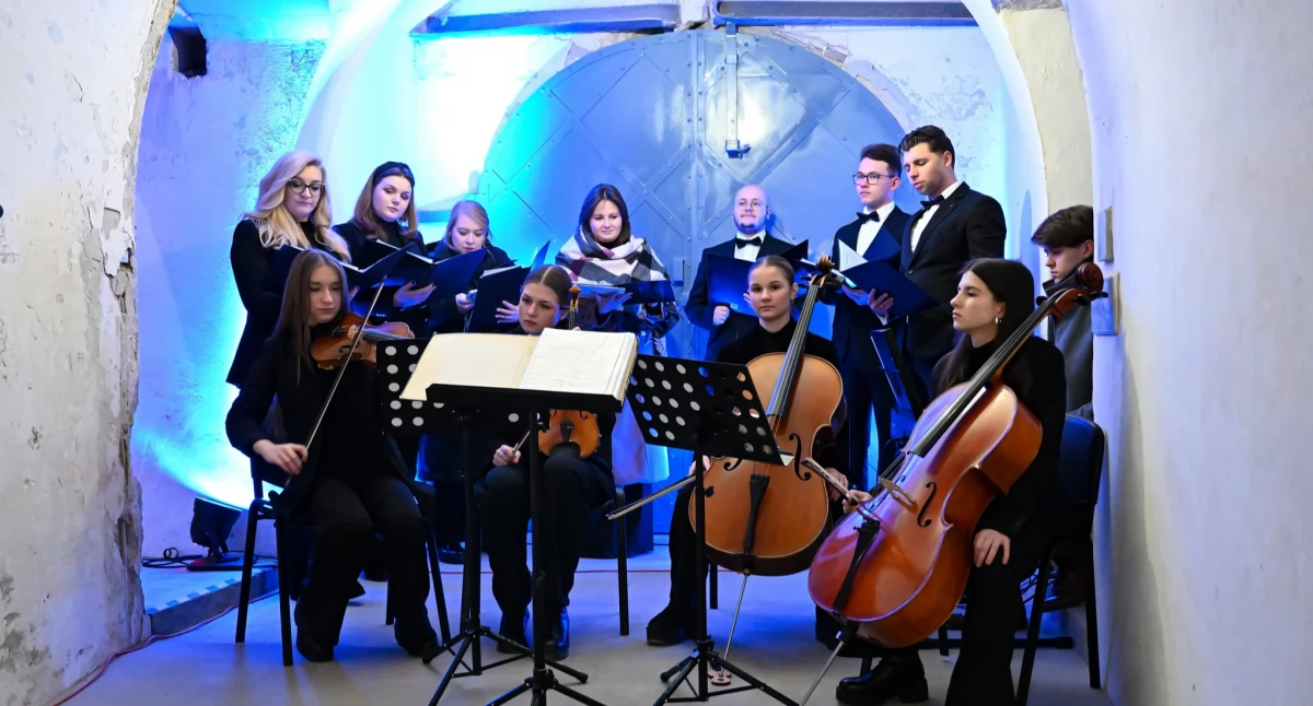 „Kolędy które łączyły”, czyli piękny koncert w wyjątkowym anturażu [ZDJĘCIA]