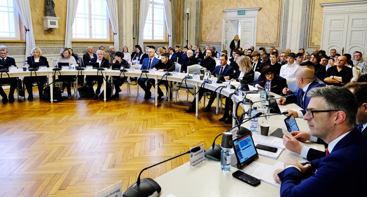 Dwie godziny bezpłatnego parkowania na każdy miejscu w strefie płatnego parkowania dla osób z niepełnosprawnościami