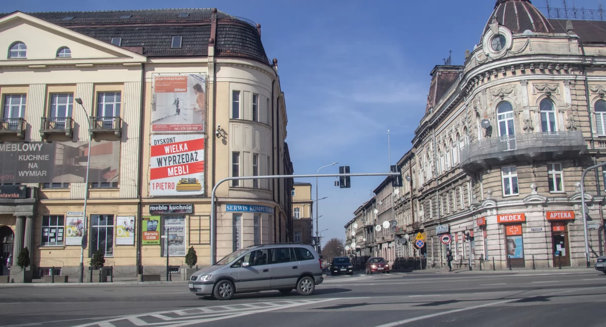 „Reklamoza” szpeci ulice. Czy da się uporządkować wizualny bałagan?