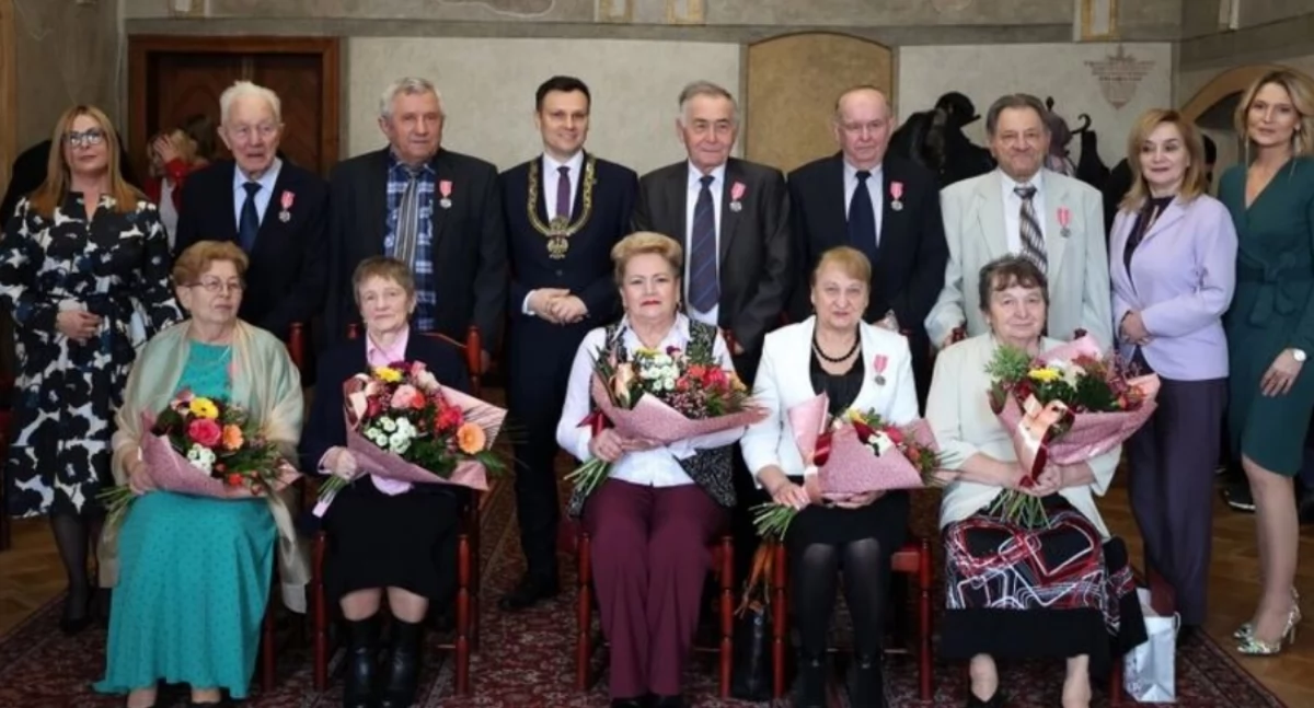 Małżonkom życzono szczęśliwej podróży do kolejnych jubileuszy [ZDJĘCIA]