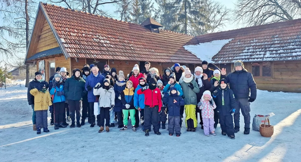 Radość dzieci bezcenna. Kulig w Radawie – esencja zimowej zabawy [ZDJĘCIA]
