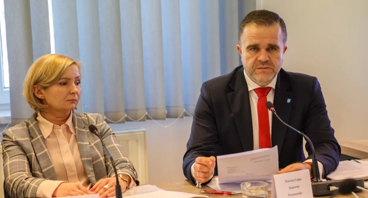 Co z finansami szpitala i kontynuacją prac remontowych na dworcu PKS? Powiat oferuje wsparcie