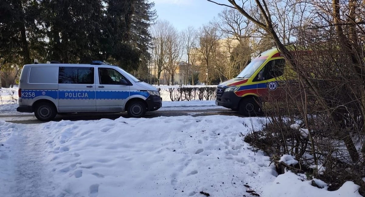 Szła bez obuwia po Przemyślu. Wyziębioną 49-latkę policjanci odnaleźli w pustostanie
