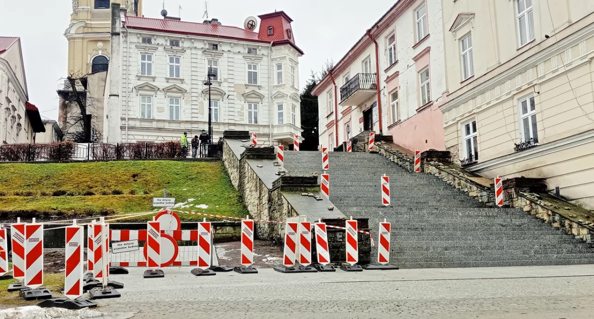 Schody Rycerskie wciąż zamknięte. Dlaczego? [ZDJĘCIA]