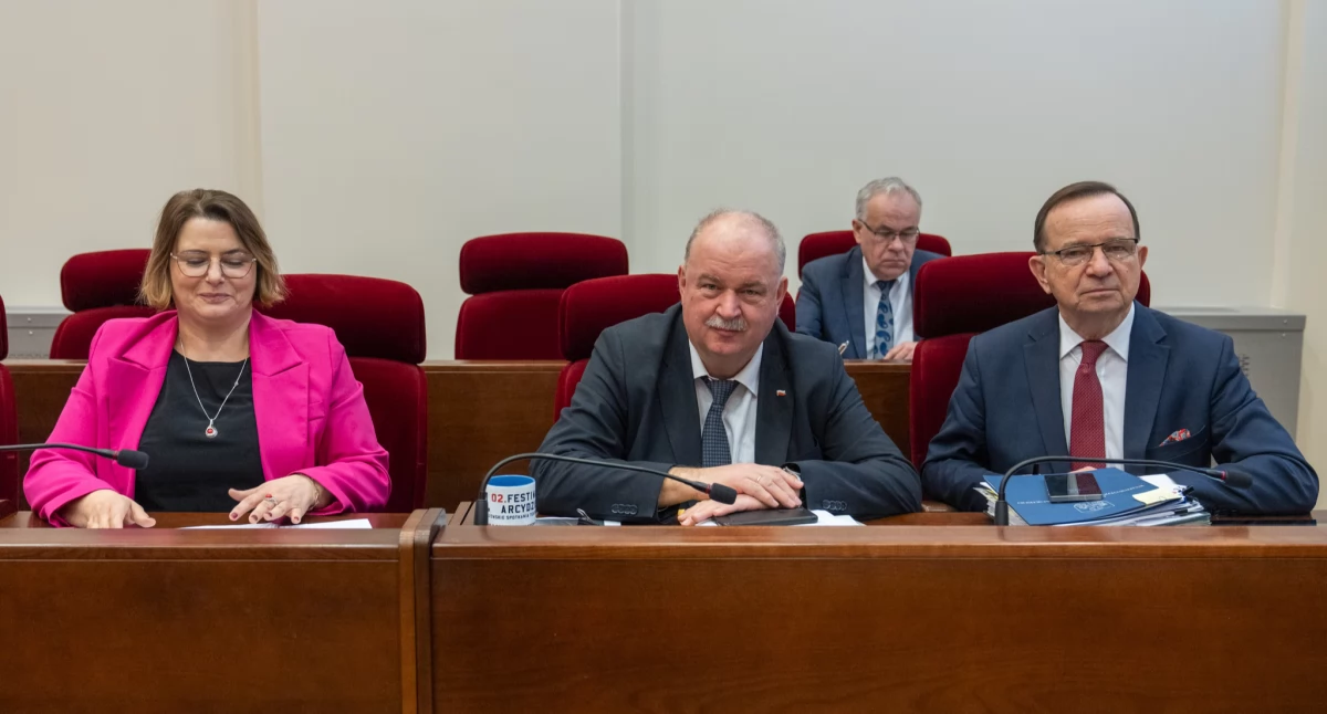 Plany konsolidacji szpitali w Przemyślu i Ustrzykach przedmiotem obrad sejmiku