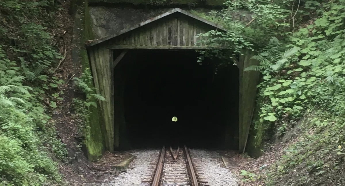Będą wrota tunelu wąskotorówki w Szklarach