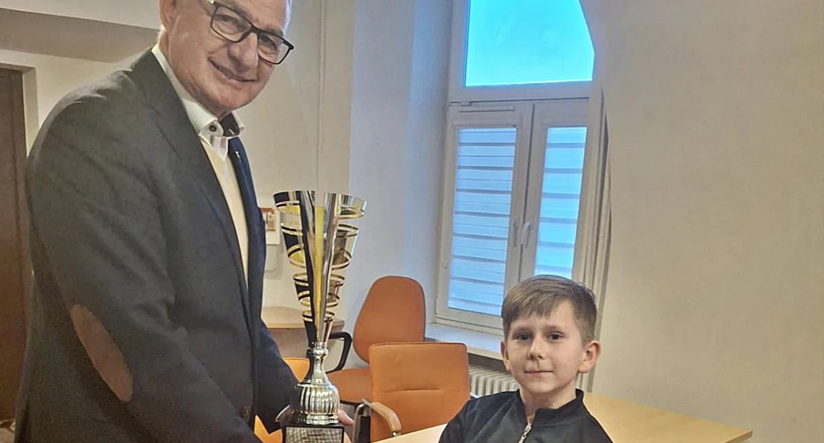 Finał konkursu-plebiscytu. Miłosz z pucharem ufundowanym przez posła Marka Rząsę [ZDJĘCIA]