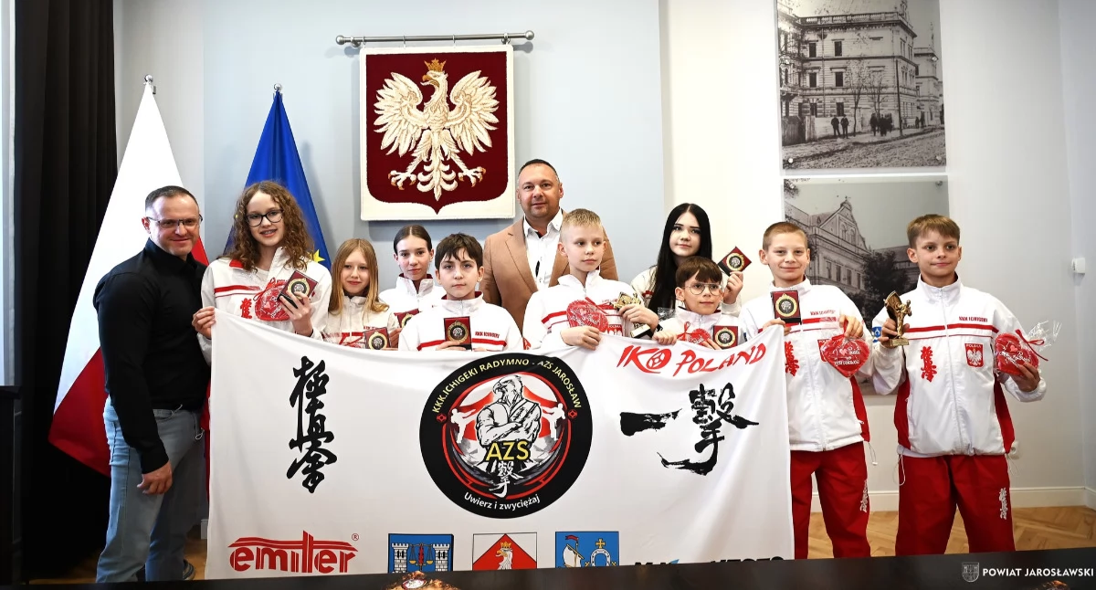 Spotkanie z młodymi talentami sportowymi w Starostwie Powiatowym w Jarosławiu [ZOBACZ ZDJĘCIA]