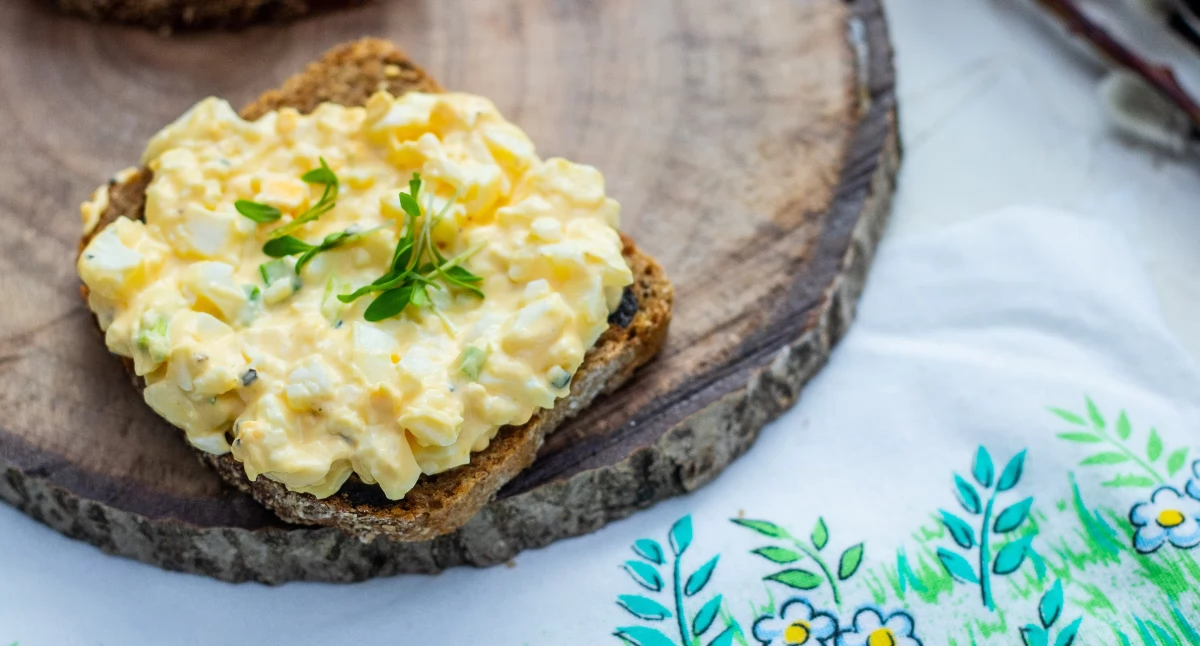 Pasta jajeczna z chrzanem i szczypiorkiem