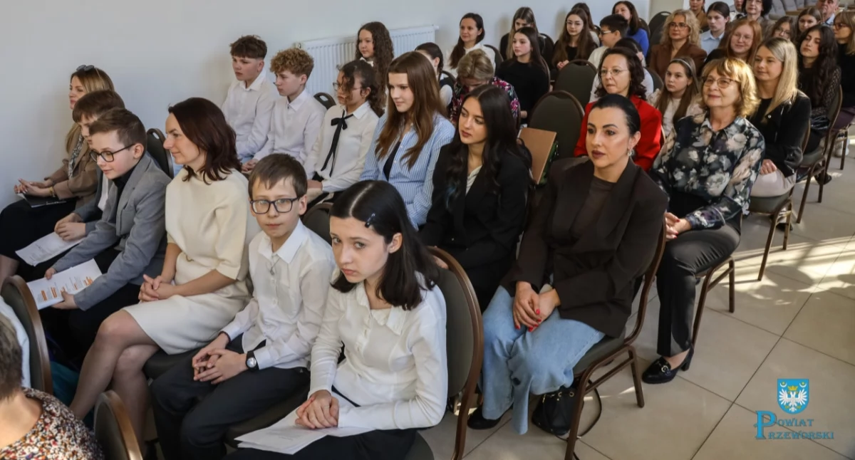 Młodzi oratorzy: „W naszym kraju nad Wisłą mówimy piękną polszczyzną” [ZOBACZ ZDJĘCIA]