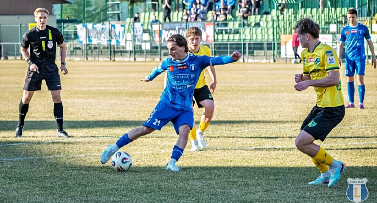 Cierpliwość Pogoni-Sokoła Lubaczów nagrodzona. Spryt Chełmeckiego, „stadiony świata” Zbroińskiego
