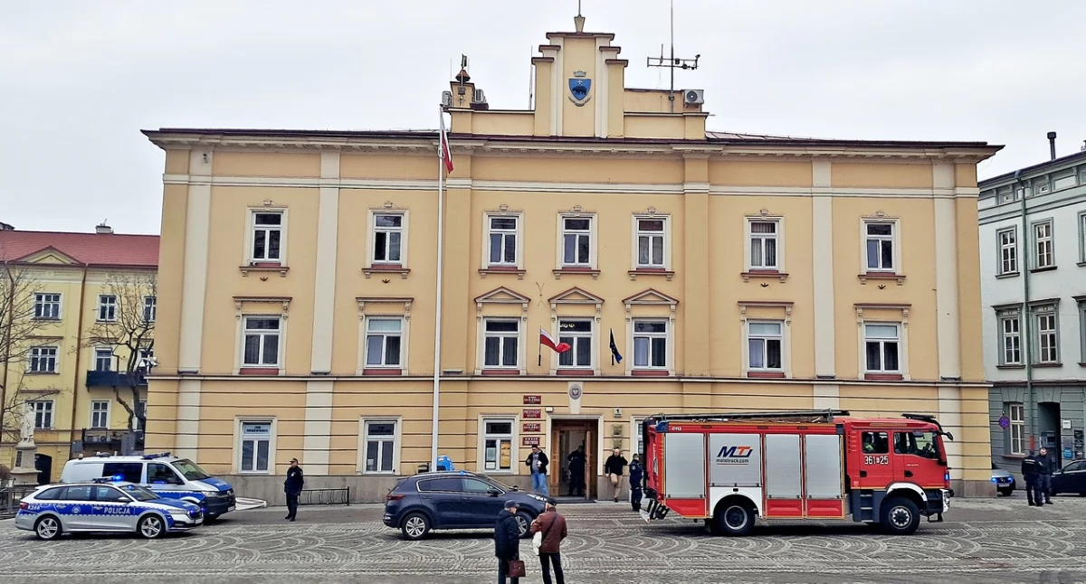 Alarm o podłożeniu ładunku w budynku Urzędu Miejskiego w Przemyślu [WIDEO, AKTUALIZACJA]