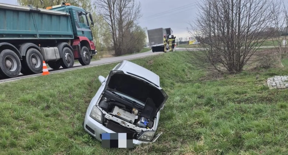 Winna była prędkość. Oba pojazdy wylądowały w rowie 