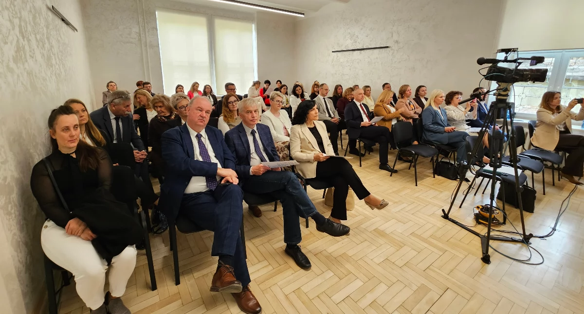 Pomoc społeczna w obliczu zmian demograficznych. Wyzwania, kompetencje i kierunki rozwoju systemu