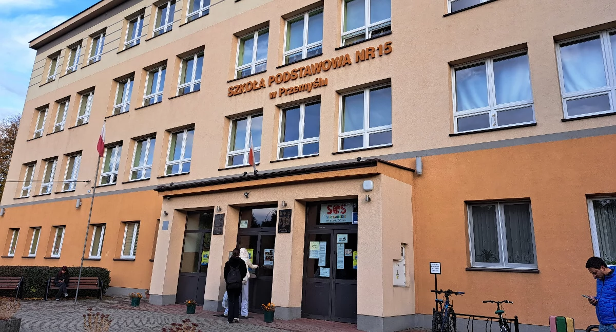 „Piętnastka” czeka na halę sportową.  Miasto ogłosiło przetarg na projekt 
