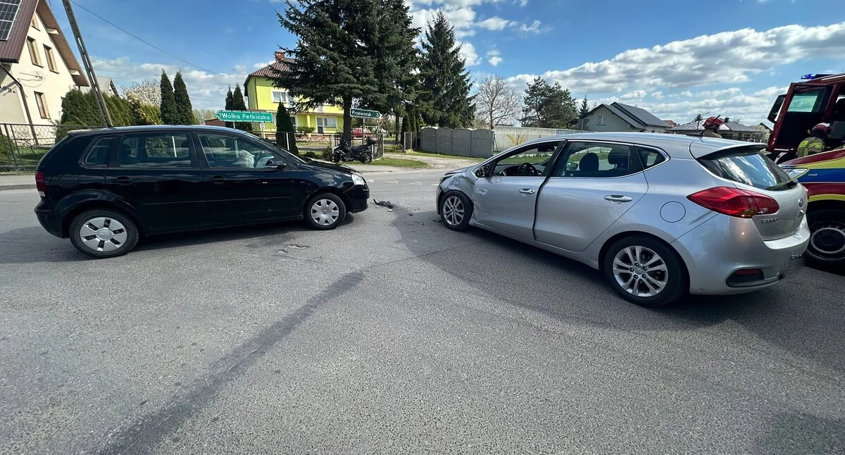 Zderzenie Volkswagena z Kią w Chałupkach [ZOBACZ ZDJĘCIA]