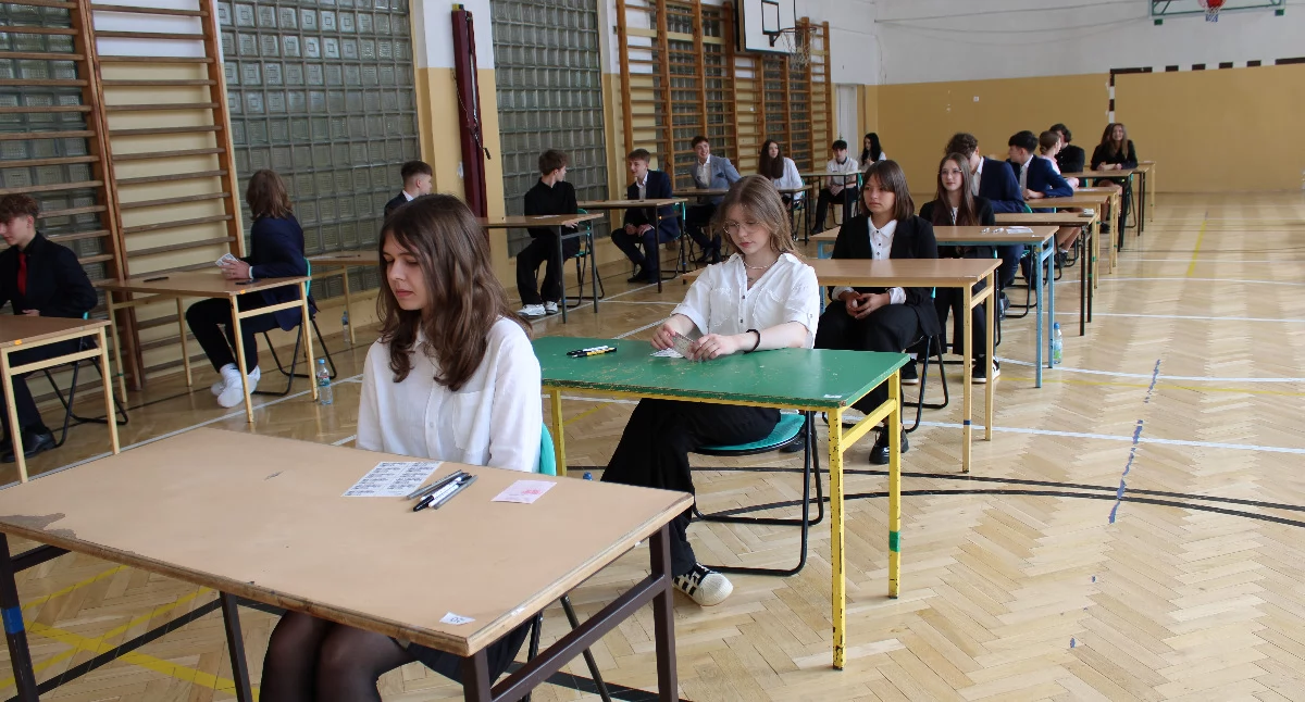Maj to nie tylko miesiąc matur. Swój pierwszy poważny egzamin w życiu piszą ósmoklasiści