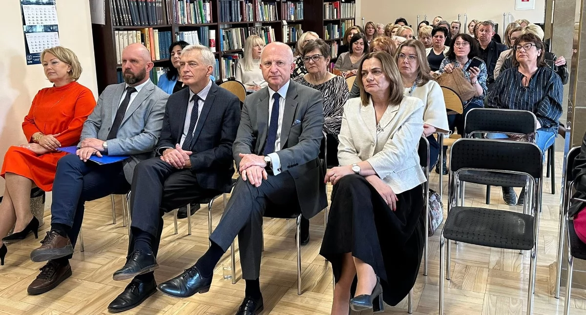 „Dobrostan nauczyciela. O potrzebach, trudnościach i współodpowiedzialności”. Relacja z konferencji i debaty w PBW w Przemyślu