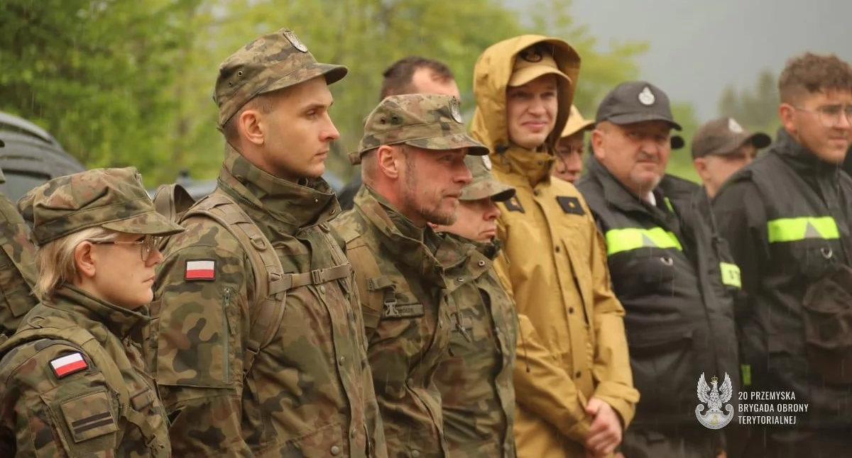 W Gruszowej poszukiwali załogę i pasażerów samolotu [ZDJĘCIA]