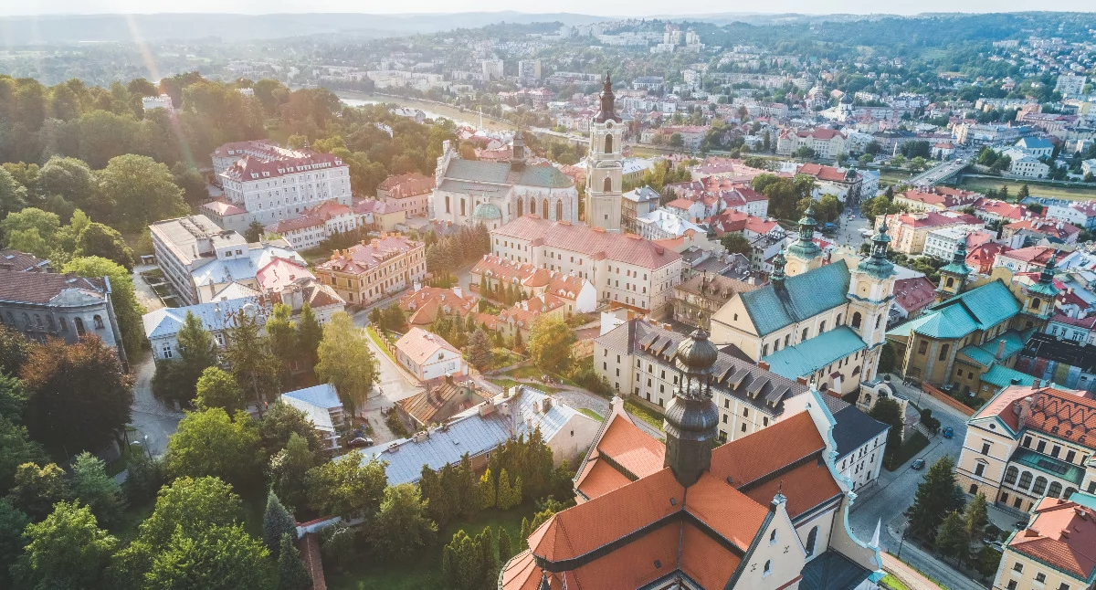 Zielone enklawy zamiast betonu? Czy miasto sięgnie po fundusze na ten cel?