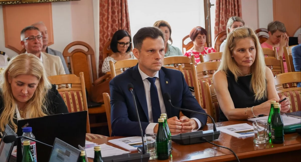 Burmistrz z absolutorium. Nie zabrakło pytań o największe bolączki miasta