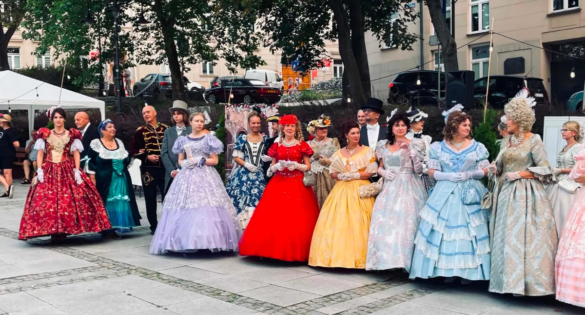 Letni Bal Epokowy przerwała równie letnia burza