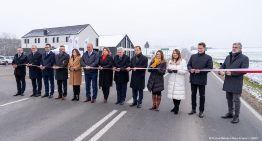 Nieco ponad 7 km w 4 lata. Odcinek drogi 881 uroczyście otwarty