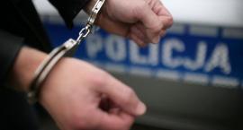 Napastnik wyrwał torebkę 65-letniej przemyślance. Wracała z banku