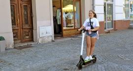 Hulajnogi elektryczne – jak się sprawdzają na przemyskich brukach?