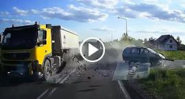 Zderzenie 4 pojazdów. Sprawca bez prawka [WIDEOREJESTRATOR]