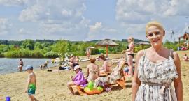 Droga do jedynej plaży strzeżonej dla miasta, powiatu i gminy wymaga remontu [ZDJĘCIA]