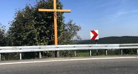 Nowy krzyż w miejscu tragedii