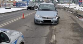Mercedes uderzył w dwie ciężarówki [ZDJĘCIA]