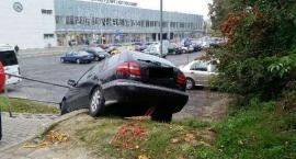 19-latek zjechał na schody przed dworcem